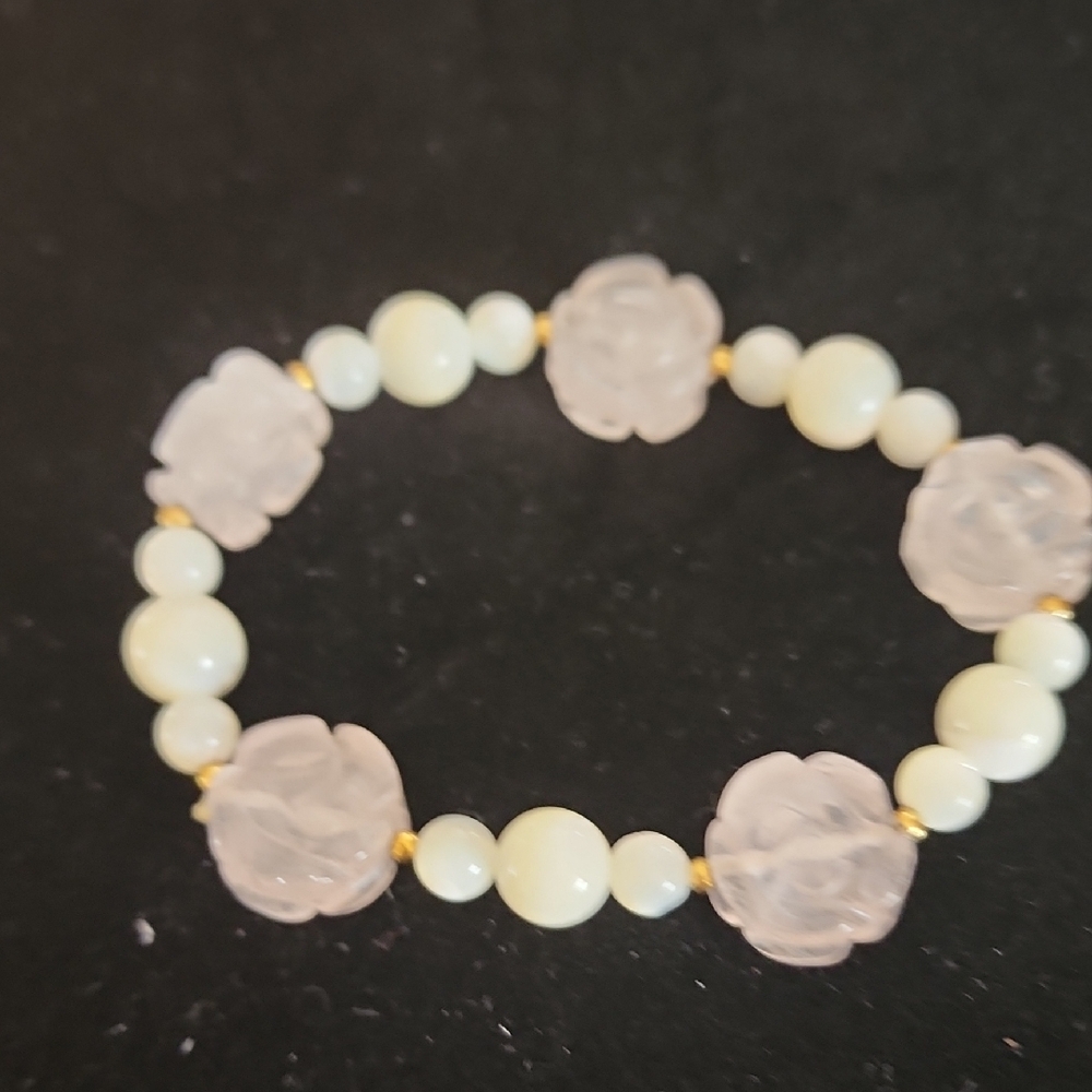 Elegant Floral Beaded Bracelet